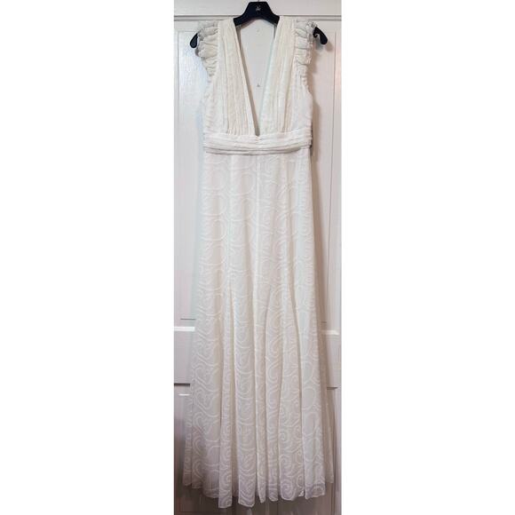 NWT Alice & Olivia White V Neck Eyelet Lace Vanna Maxi Dress Size 6 - Picture 5 of 16